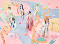 [メンバーコメントあり]FRUITS ZIPPER、4thシングルCD『はちゃめちゃわちゃライフ！ / JAM』より表題曲「JAM」を先行配信！「クレヨンしんちゃん」盤ジャケットも